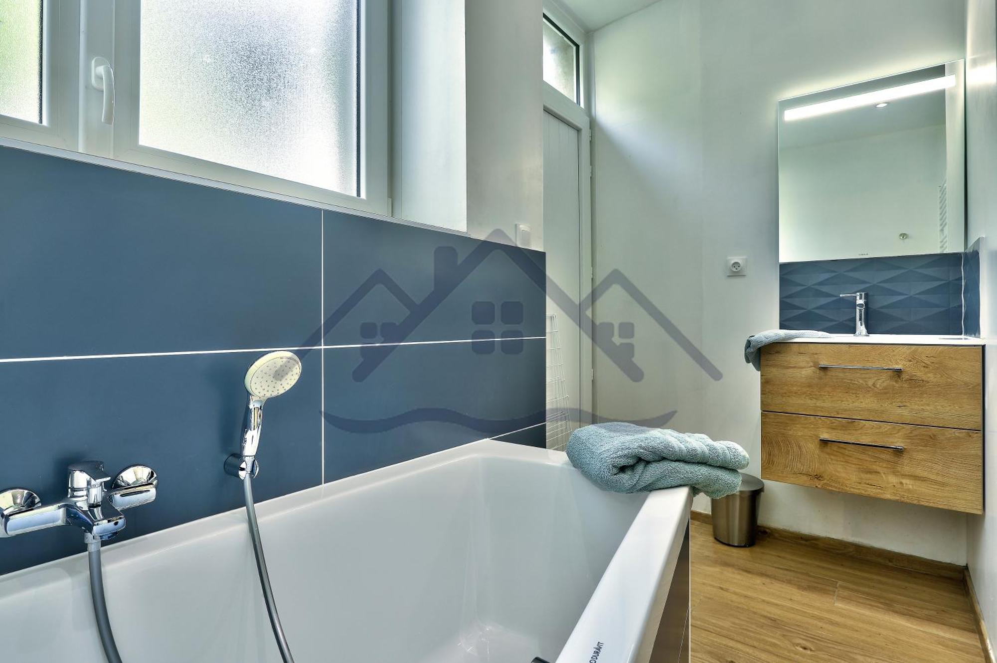 Ty Geoland: Charming Garden In With Wi-fi Holiday home *